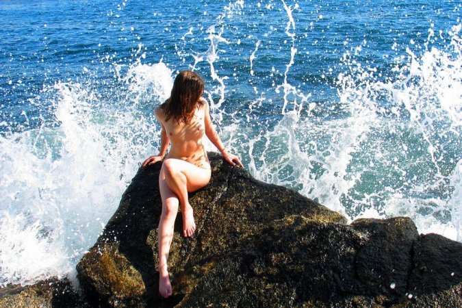Gorgeous models posing nude in some cool outdoor areas photo 3