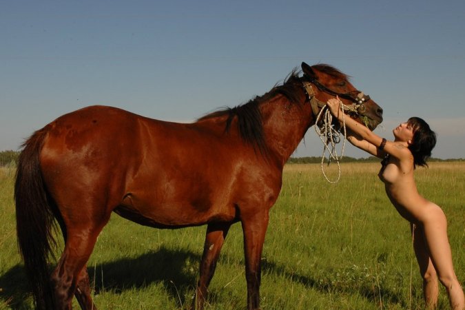 Naked brunette rides a horse in the field. photo 10
