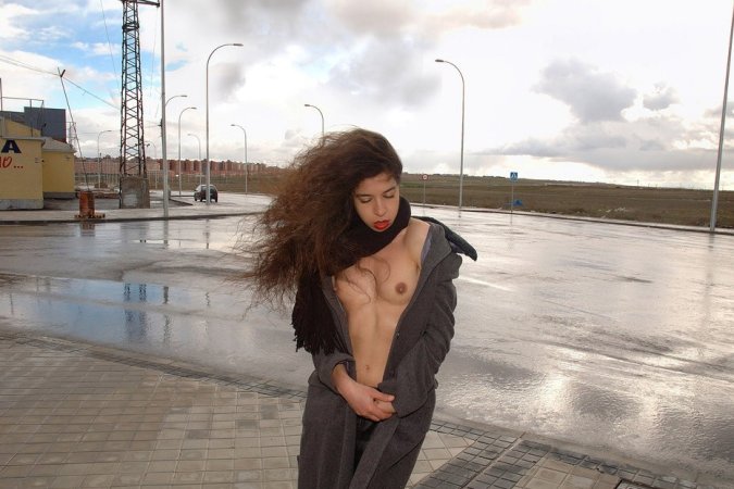 Stunning brunette lady showing her sexy body outdoors photo 2