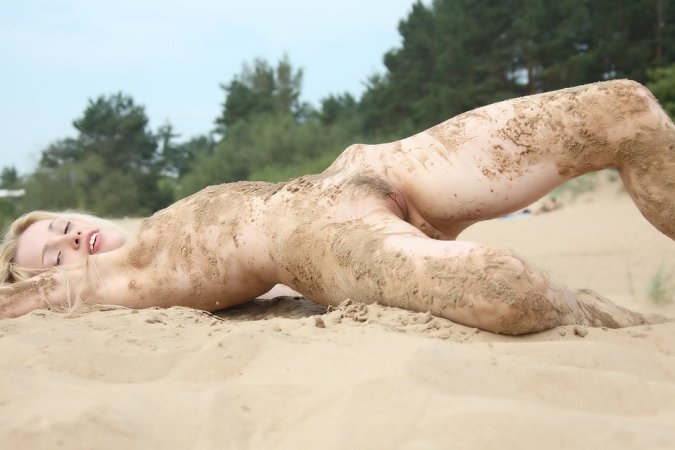 Dirty fun with a naked blonde at the beach photo 3