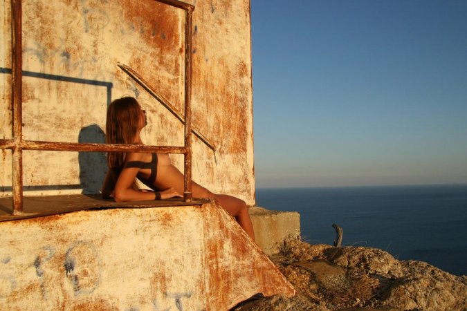 Totally naked babe wanders the ruins. photo 3
