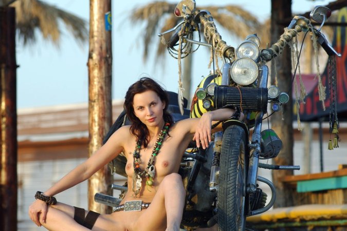 Naked biker babe with her bike at the beach photo 1