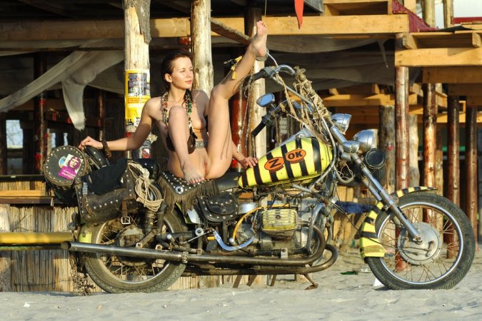 Naked biker babe with her bike at the beach photo 11