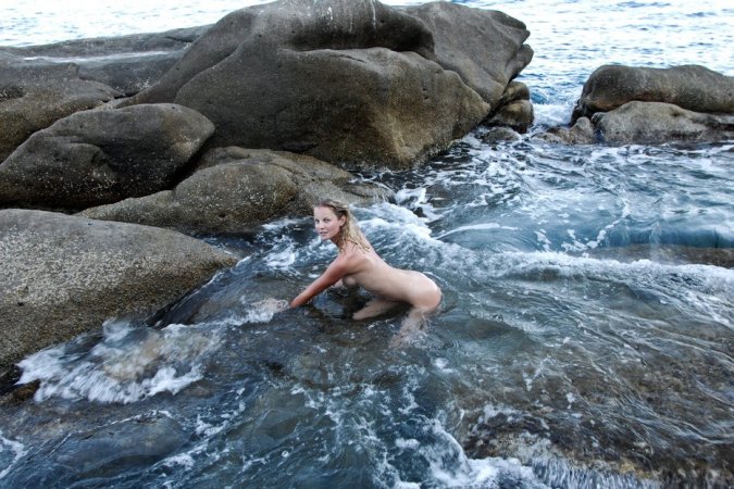 Frisky babe swims naked in the sea photo 9