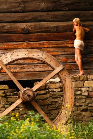 Blonde does the chores without any clothes on her body. photo 7