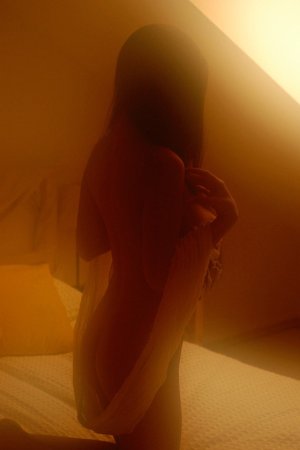Naked dark-haired hottie plays with candles photo 1