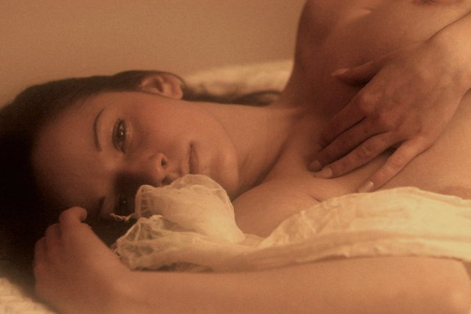 Naked dark-haired hottie plays with candles photo 3