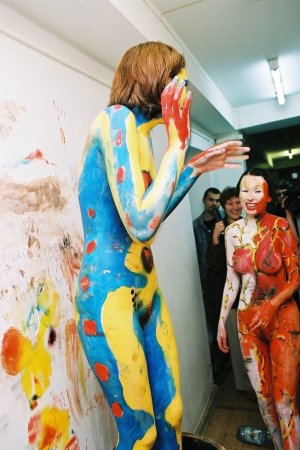 Hot models covered in some very cool body paint photo 15