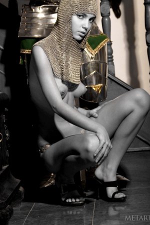 Sweet princess will drive all the knights mad easily photo 3