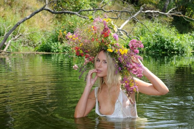 Wonderful blonde queen posing outdoors photo 20