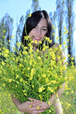 Dark-haired babe rubs pussy with primroses. photo 10