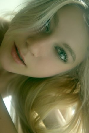 Yummy cutie gets orgasm in her bed photo 4