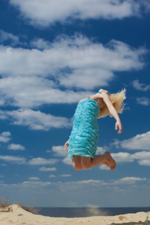 Blonde loves having solo in the desert photo 3