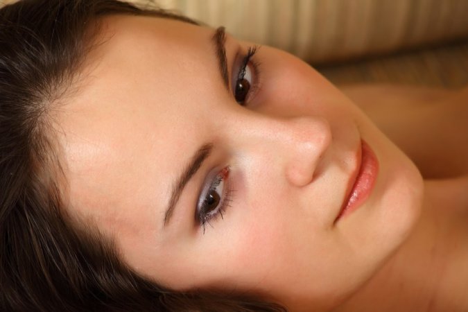 Dark-haired chick gets her solo pleasures photo 8