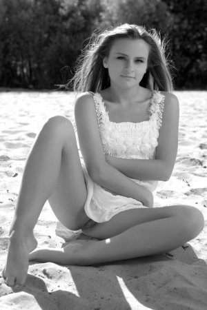 Kinky chick is showing her naked body on the beach photo 9