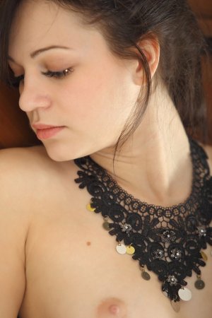 Perfect tits and a glamorous necklace photo 13