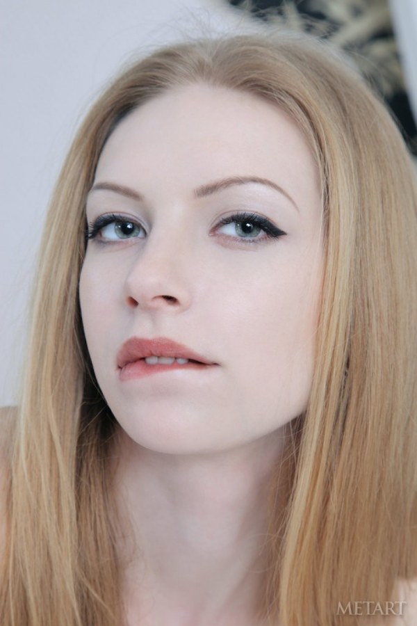 Verona B – Sophisticated blonde is enjoying solo session