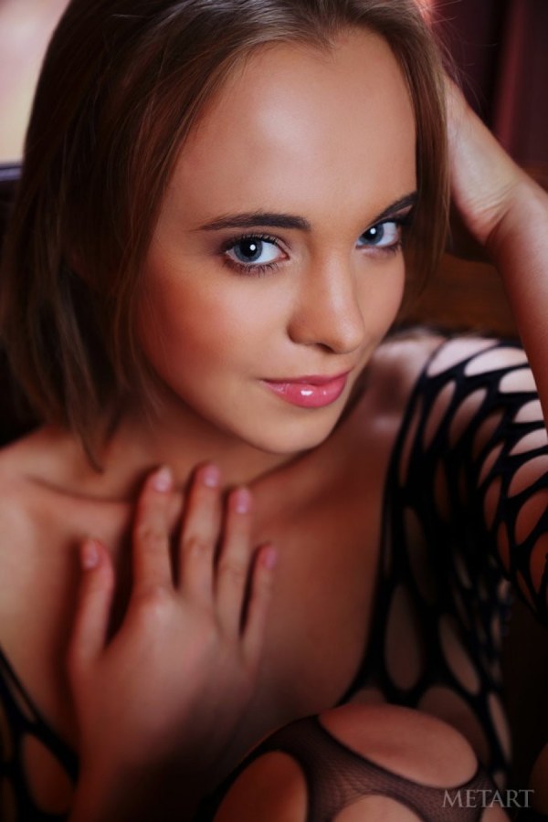 Rachel Blau – Stunning chick opens pussy on a table.