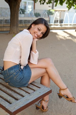 Babe spreads long legs under warm sun photo 8