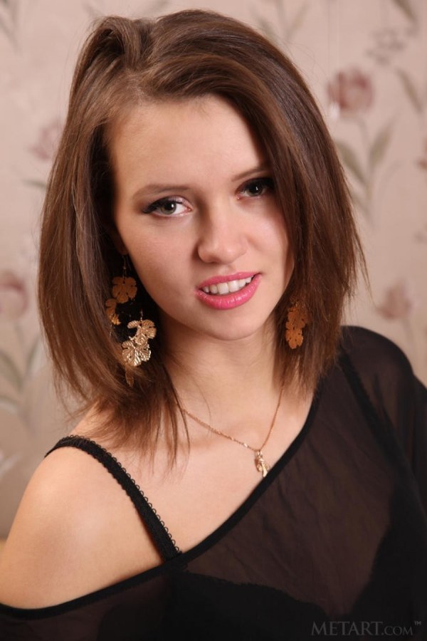 Lucy G – Brunette spreads legs to show her pussy