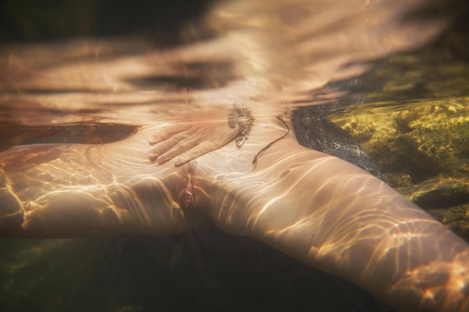 Naked babe dives totally naked into warm water. photo 8