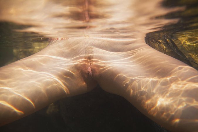Naked babe dives totally naked into warm water. photo 12