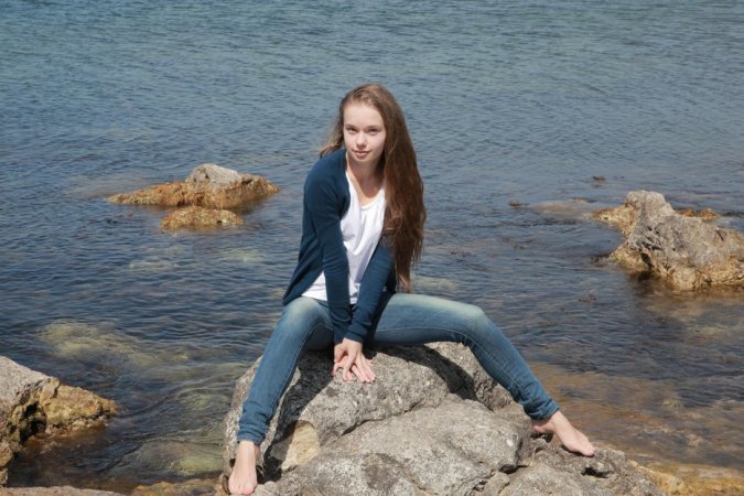 Naked babe dives totally naked into warm water. photo 18