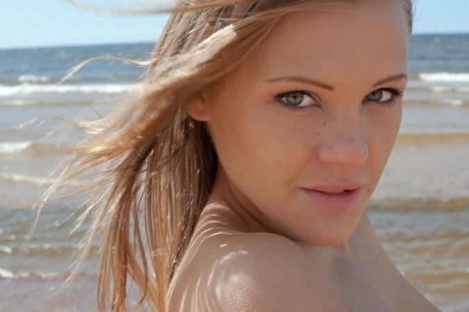 Blondie allows sun to caress her shaved pussy. photo 17