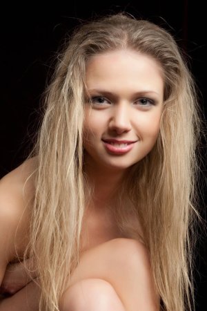 Talented babe performs a fantastic dance on camera. photo 18