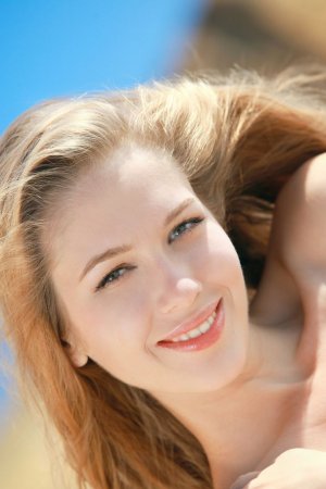 Cheerful babe is enjoying solo session on the beach photo 1