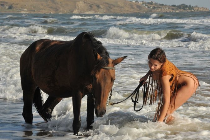 Brunette gal posing with her horse photo 6