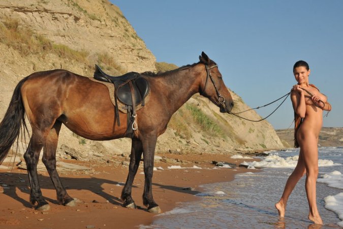 Brunette gal posing with her horse photo 11