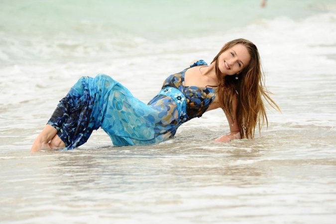 Loving the feel of the surf on her pussy photo 4