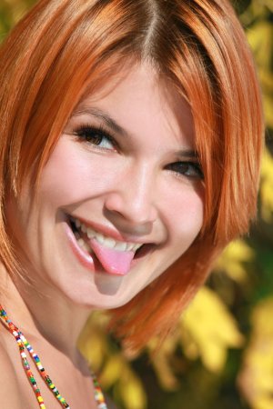 Ginger cutie orgasms in the bushes near highway photo 4