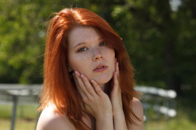 Naked red-haired babe poses in the field photo 14