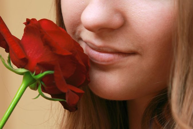 Petals and thorns in shaved pussy. photo 3