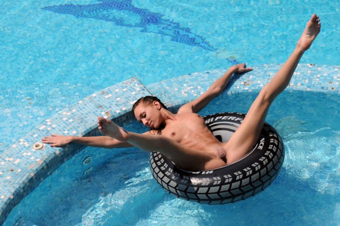 Hottie swims totally naked in warm outdoor pool. photo 13