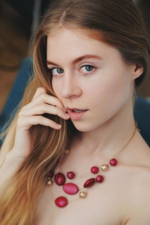 Sweetie orgasms with the help of grapes photo 8
