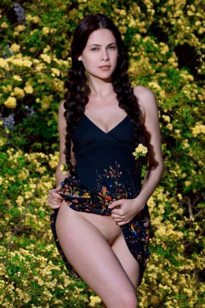 Dark-haired babe satisfies wet pussy outdoors photo 14
