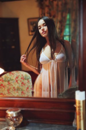 Li Moon beautifies her naked body and gets orgasm photo 7