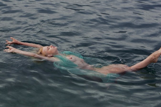 Naughty hottie swims naked in the sea photo 3
