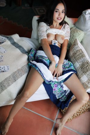 Sweetie play strip solitaire in her comfy bed photo 7