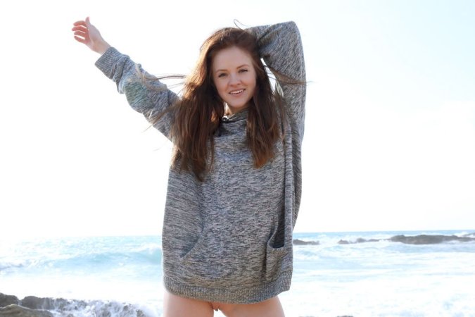 Curious cutie gets new sex impressions on the shore photo 12
