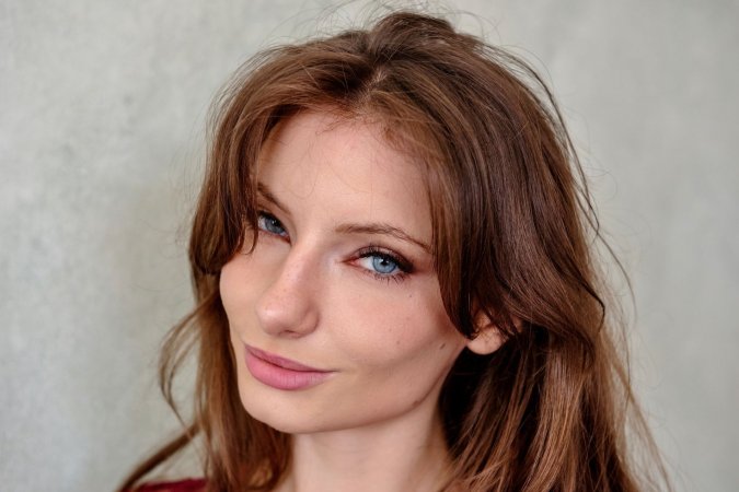 Laura Loren in a sultry French debut with upskirt allure photo 5